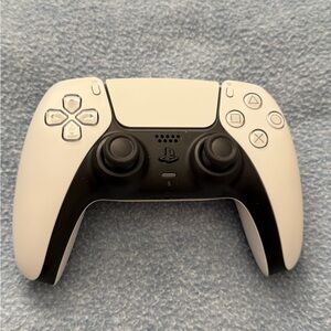 PS5 Dual Sense Controller (White)